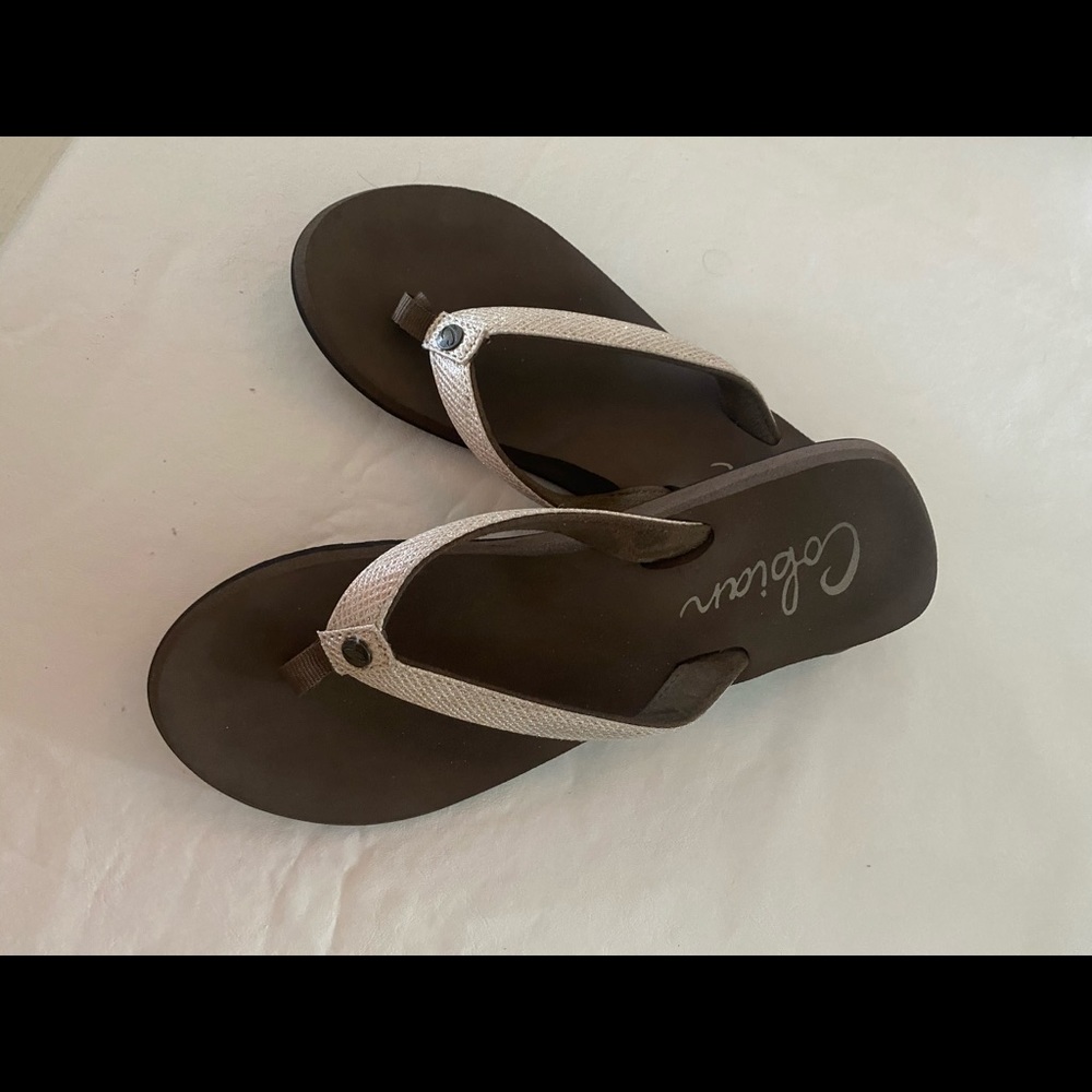 Cobian sz 8 champagne colored flip flops. VGC.